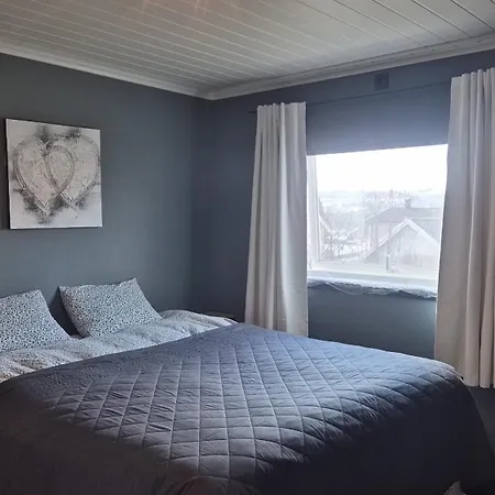 Newly Renovated House 11 Guests, 5 Bedrooms 펜션 *