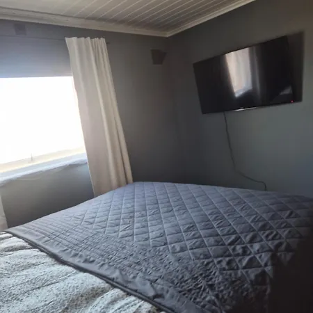 Newly Renovated House 11 Guests, 5 Bedrooms Boverbru