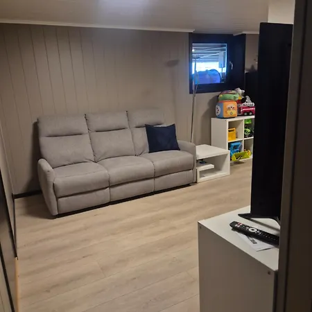 Newly Renovated House 11 Guests, 5 Bedrooms 펜션 *