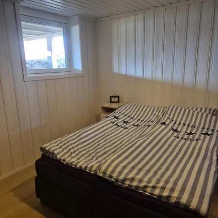 Newly Renovated House 11 Guests, 5 Bedrooms 펜션 *