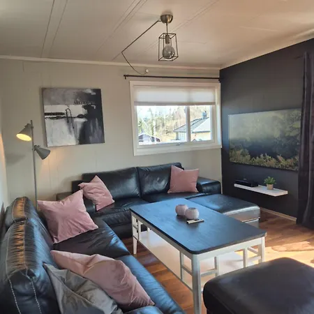 Newly Renovated House 11 Guests, 5 Bedrooms 펜션 *
