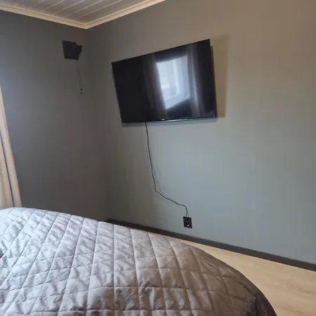 Newly Renovated House 11 Guests, 5 Bedrooms * Boverbru